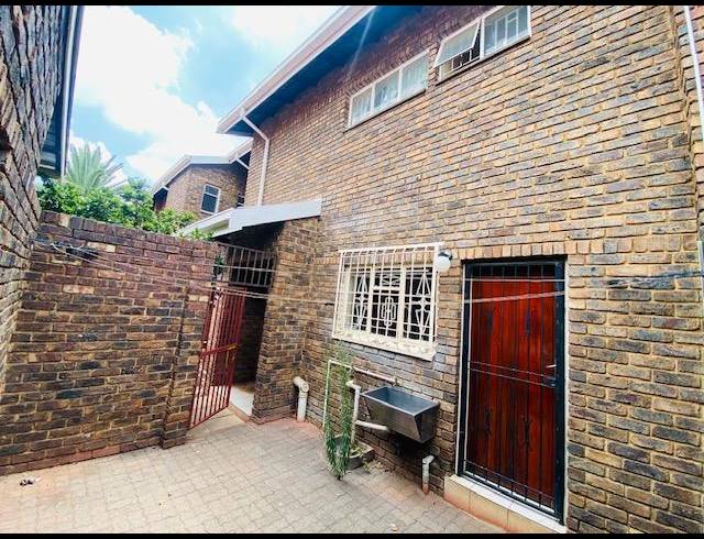 3 BEDROOM PROPERTY TO RENT IN CLAYVILLE EAST